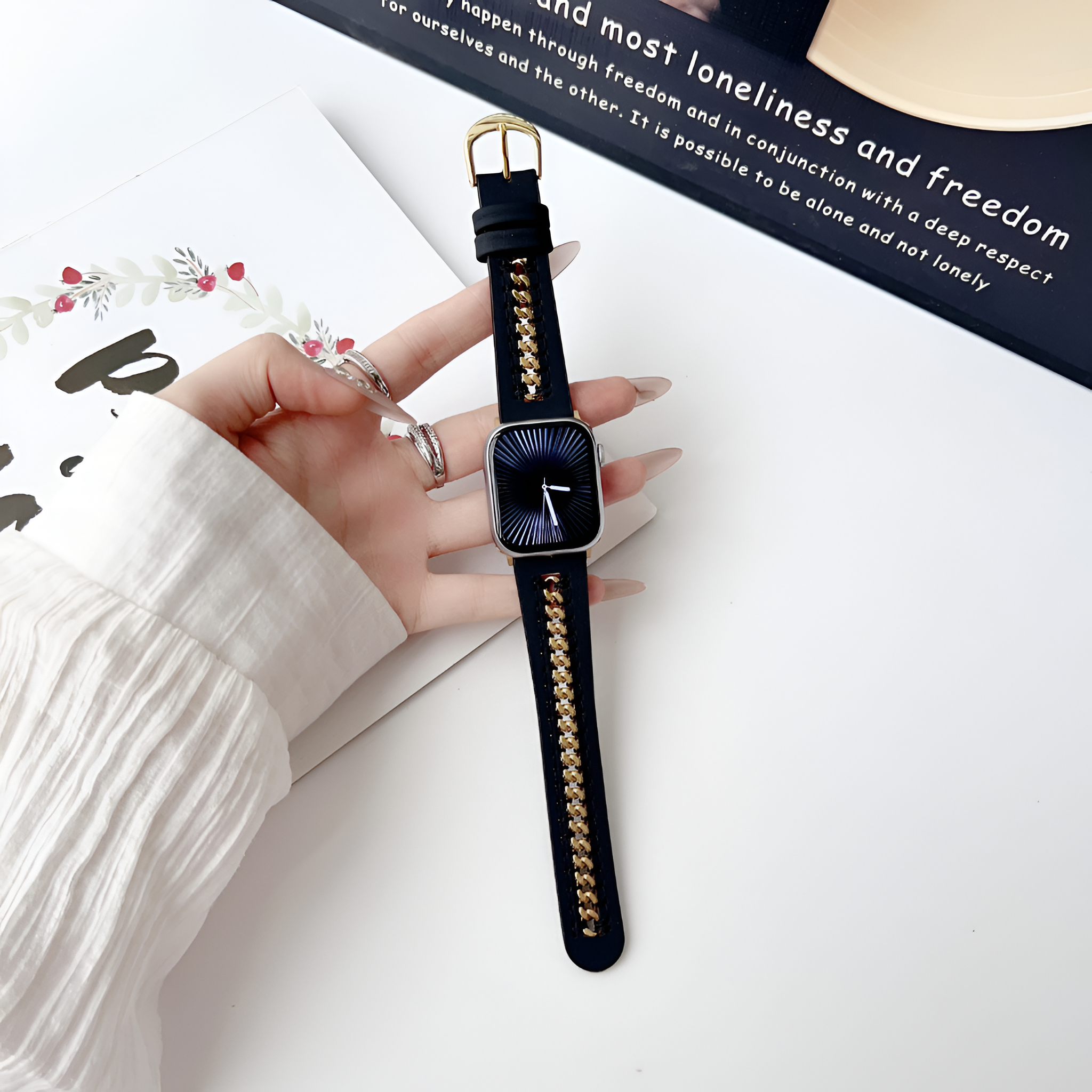 Bracelet en cuir et chaîne métallique