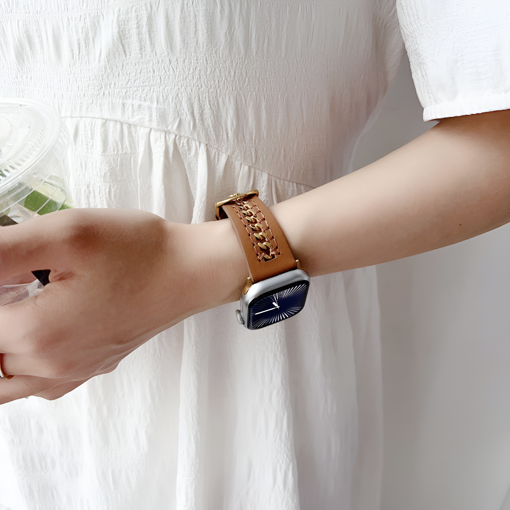 Bracelet en cuir et chaîne métallique
