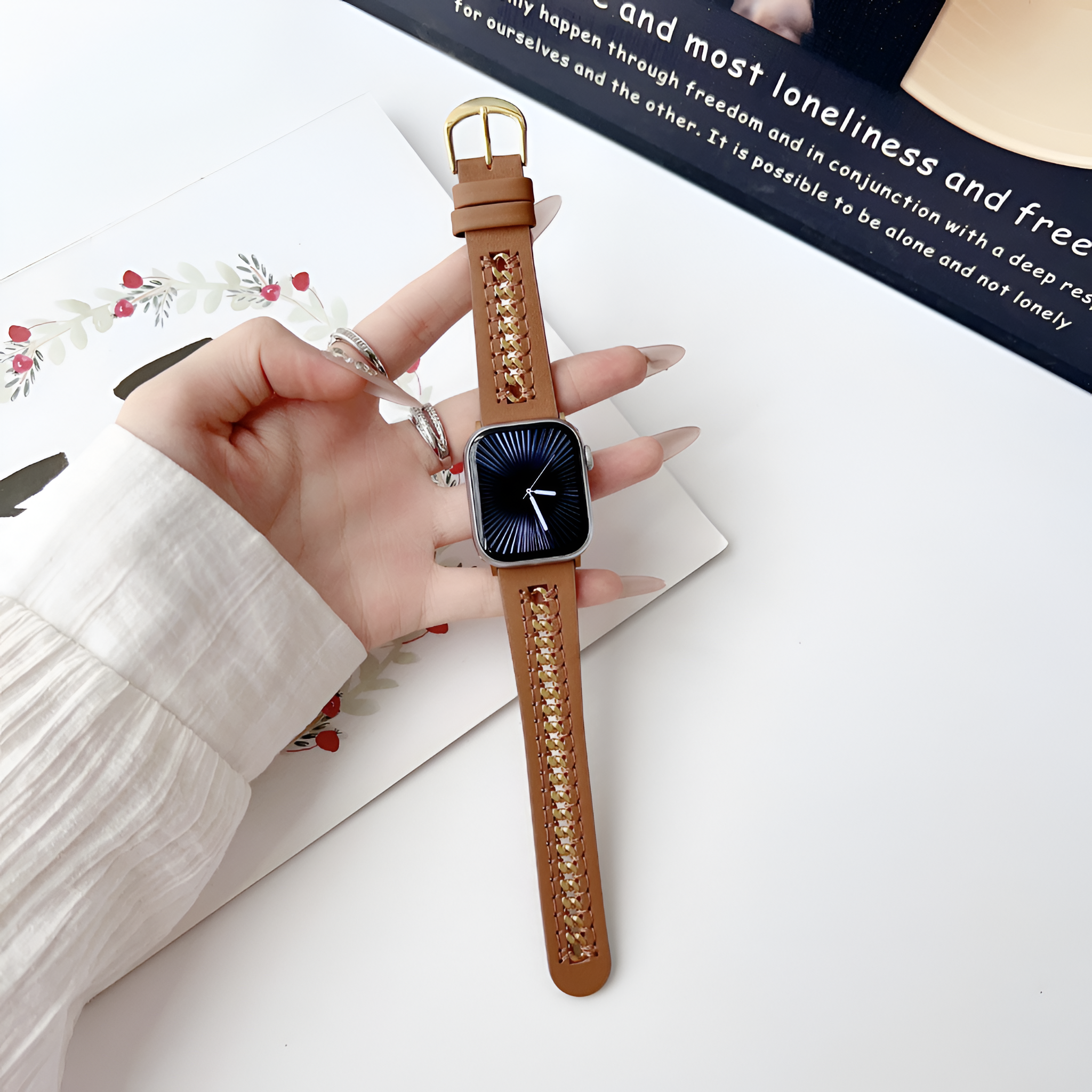 Bracelet en cuir et chaîne métallique