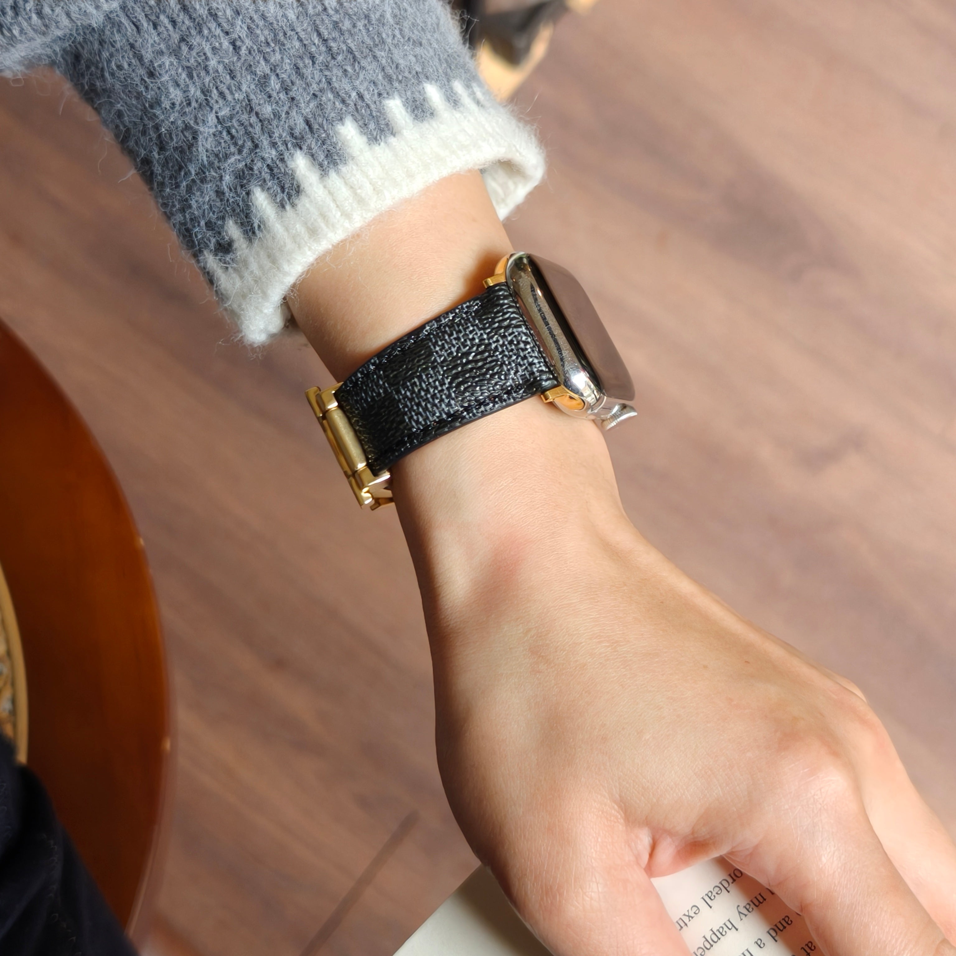 Bracelet en cuir à carreaux