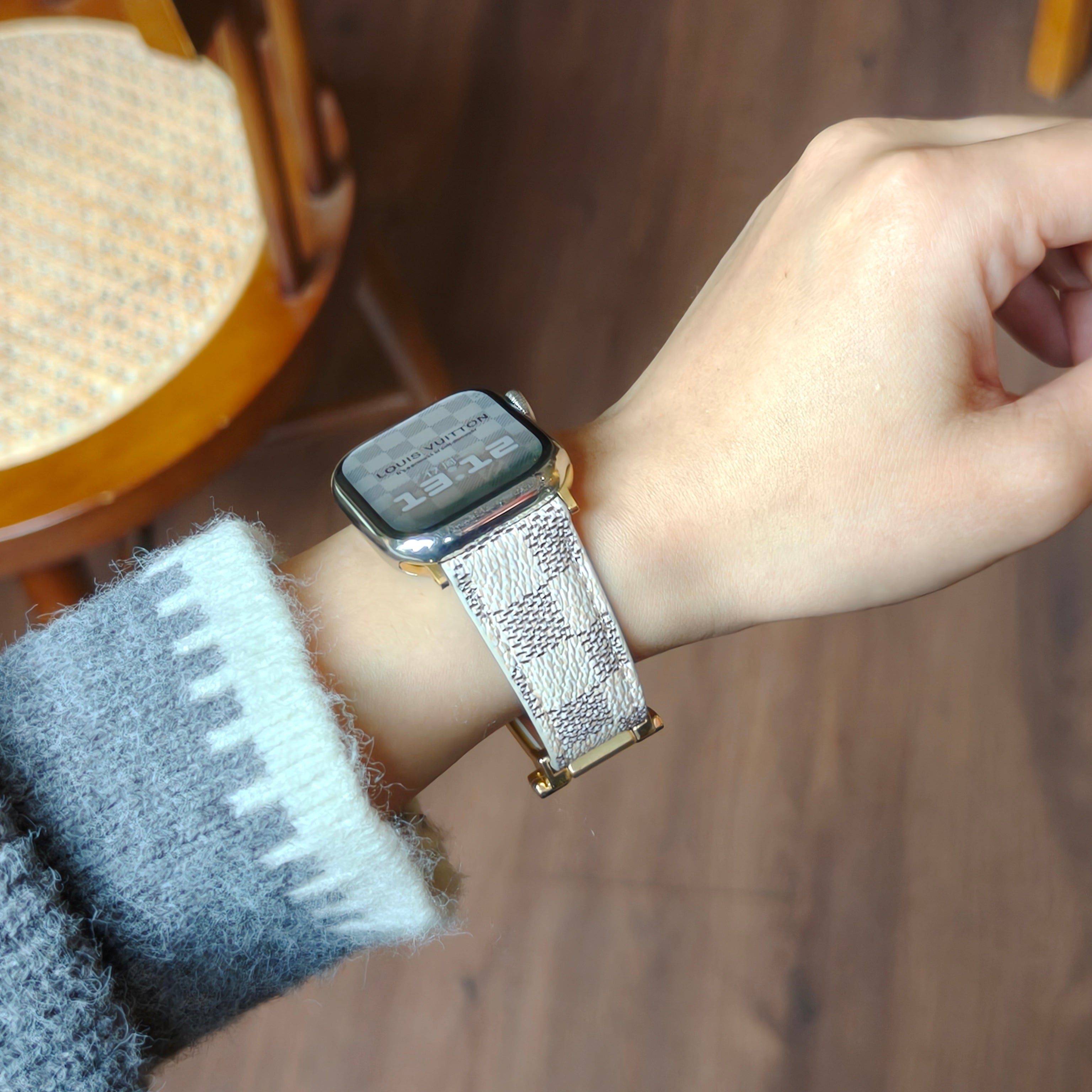 Bracelet en cuir à carreaux