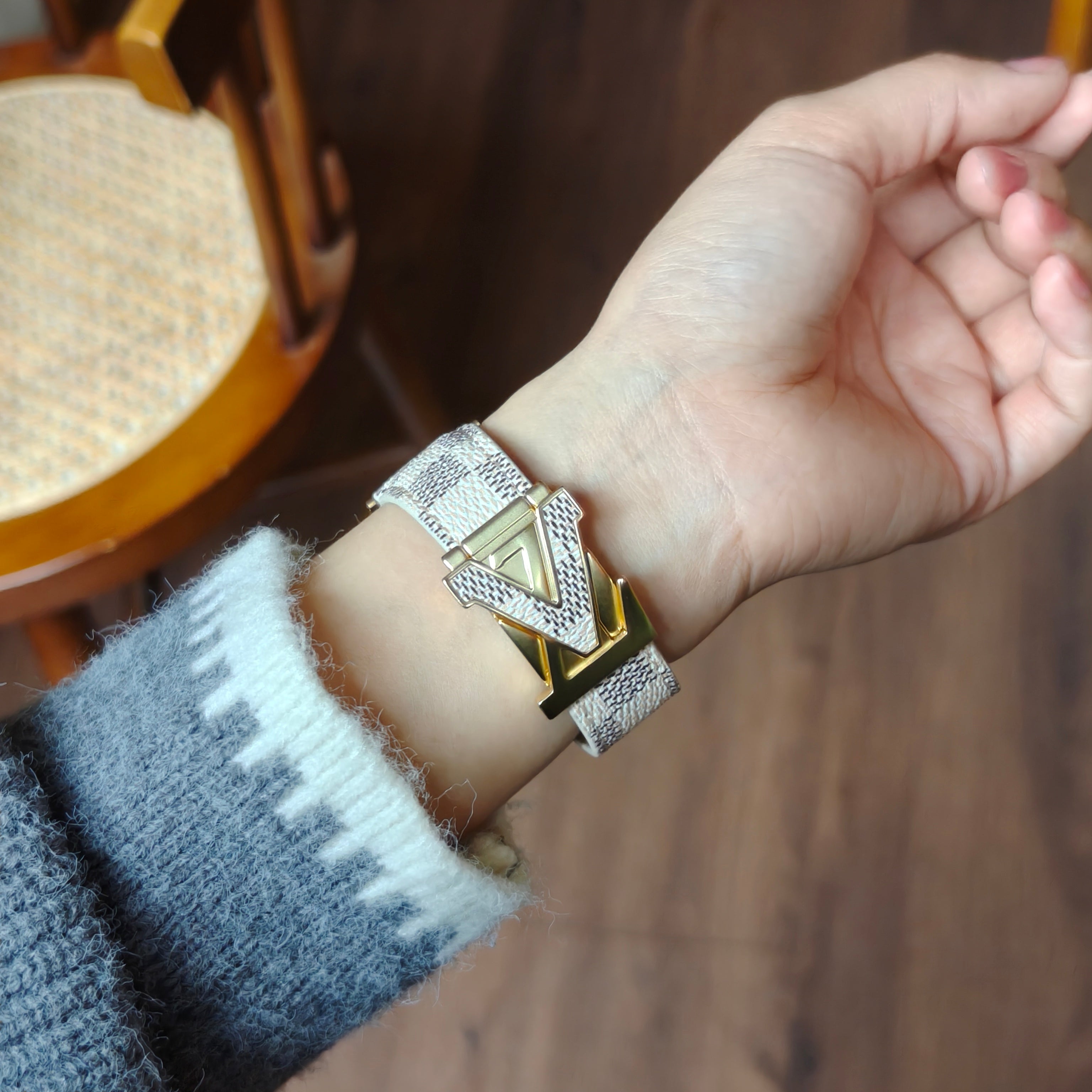 Bracelet en cuir à carreaux